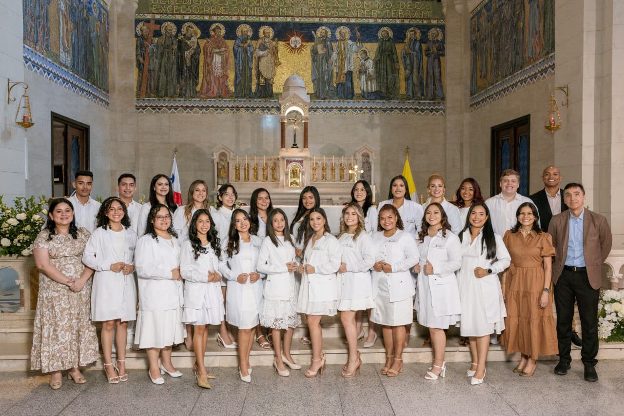 Investidura de blanco estudiantes de IV Año
